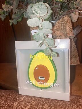 Wall Charger USB C PORT… avacado NIB…..